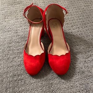 Size 7 Red Scallop Kitten heels